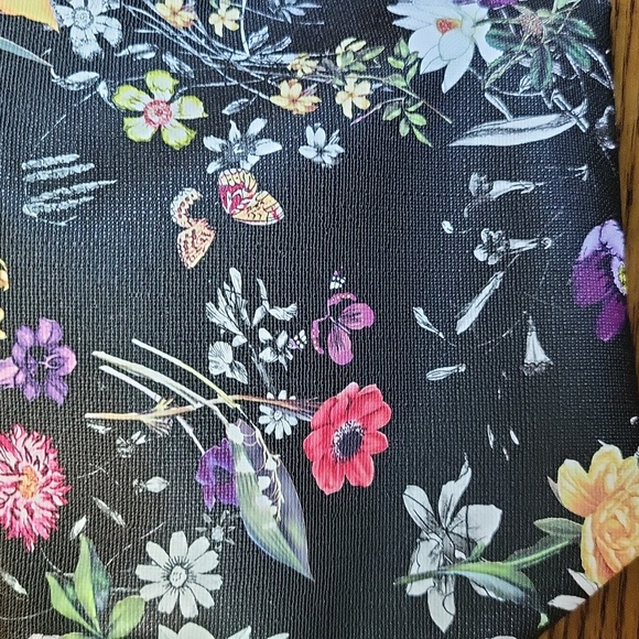 Black Floral Crossbody Bag with Zippered Closure - Picture 3 of 5